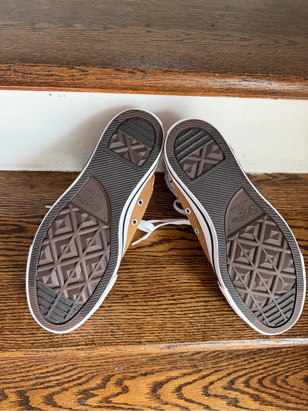 Tan Converse High Tops w Floral Embroidery - 7.5 - Picture 8 of 8
